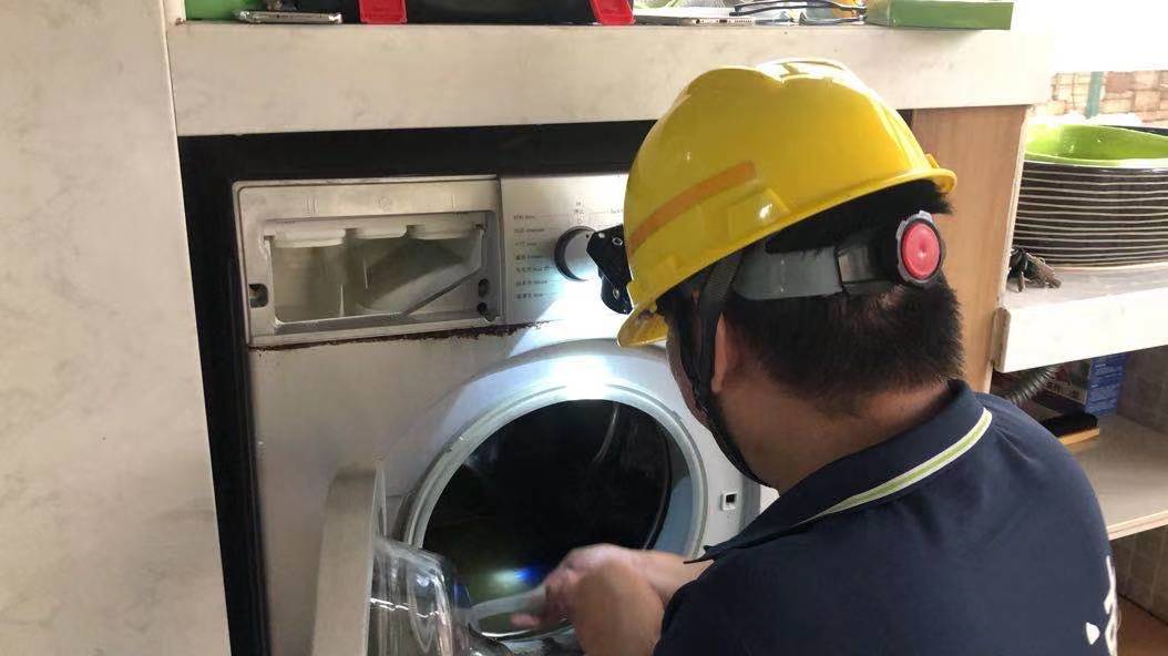 海口市美兰区板桥路海尚名居免拆清洗西门子滚筒洗衣机一台